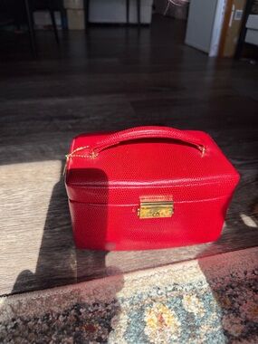 WOLF Red Jewelry Ring Case with Gold Lock